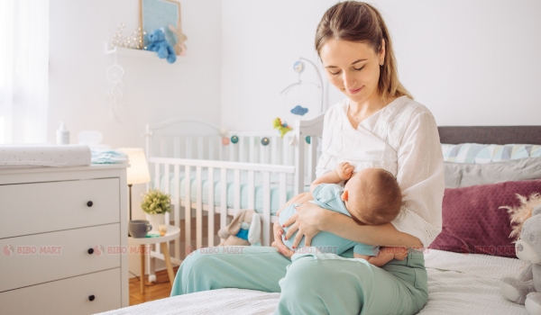 Thời điểm mẹ cho con bú uống nước dừa được không