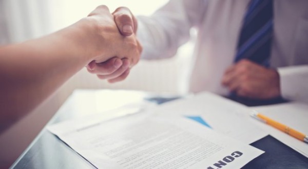 Ký kết hợp đồng vào tháng cô hồn
