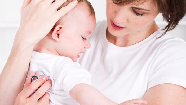 Nhận biết các dấu hiệu bé đang trong tuần khủng hoảng