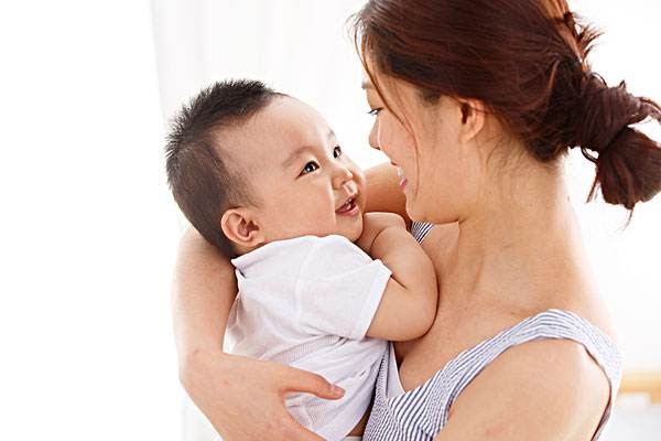 Mẹ cần đồng hành và kiên nhẫn với bé