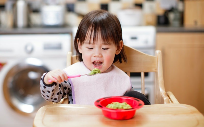 Thay đổi chế độ dinh dưỡng cho bé