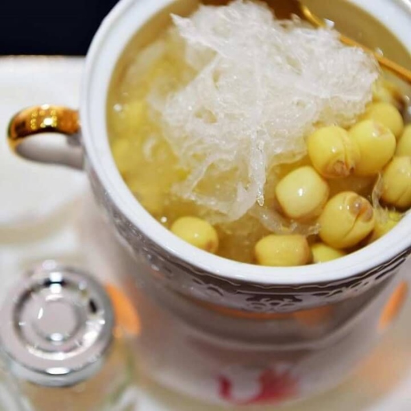 Công dụng tổ yến chưng hạt sen thơm bùi