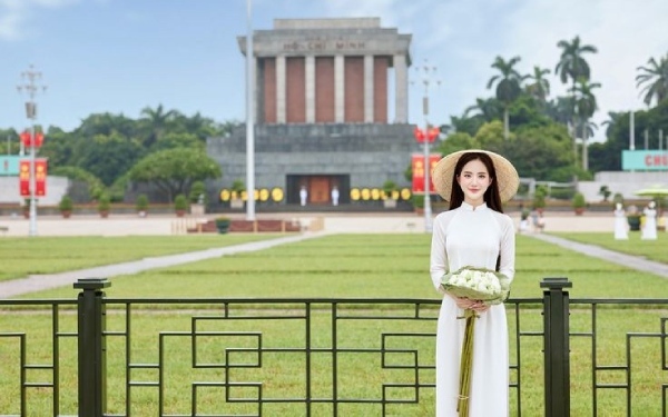 Chụp ảnh áo dài Lăng Bác