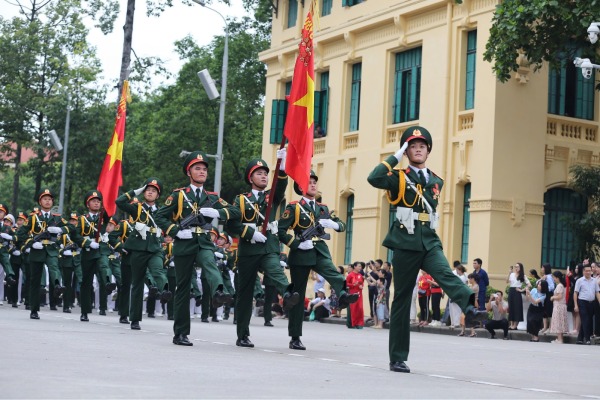 Các khối diễu hành qua trung tâm