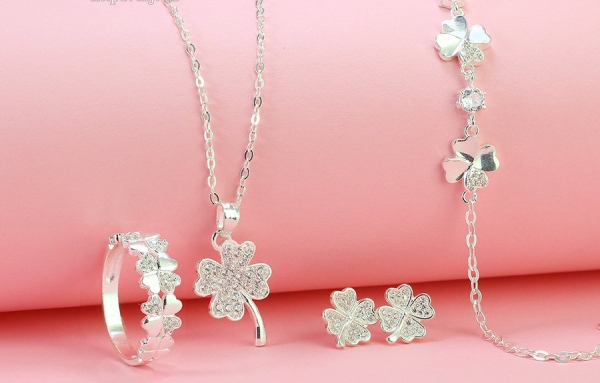 trang-suc-mang-ý-nghĩa-gan-ket