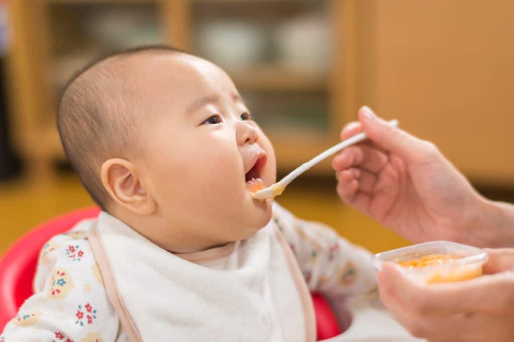Những điều cần lưu ý khi cho bé ăn dặm