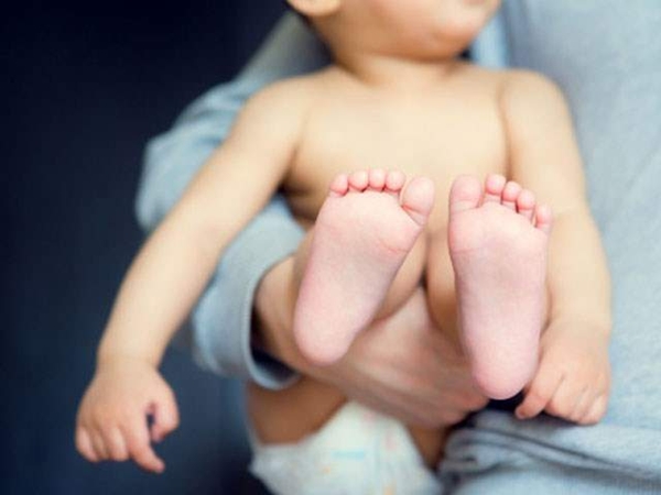 5 thuc pham de khien tre bi tao bon me nen han che cho con an - 1