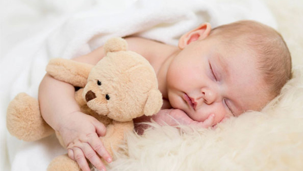 giữ ấm cho bé mùa hè