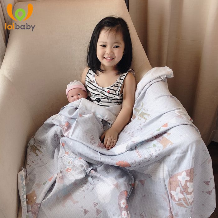 Chăn hè LOLBaby với hoạt tiết sinh động giúp định hình tính cách trẻ sơ sinh